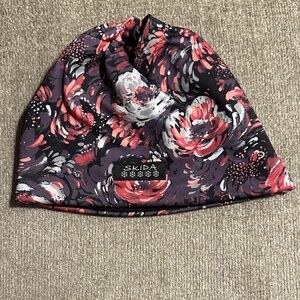 Skida Women's Floral Beanie - Black and Pink